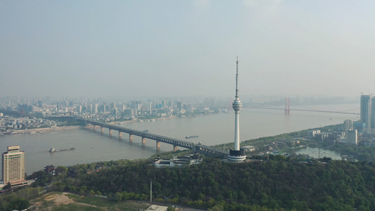 航拍万里长江第一桥武汉长江大桥和电视塔视频