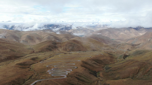 珠穆朗玛峰国家公园盘山公路航拍视频视频