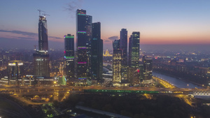 莫斯科市商业中心的摩天大楼和晨光中的城市天际线鸟瞰图8秒视频
