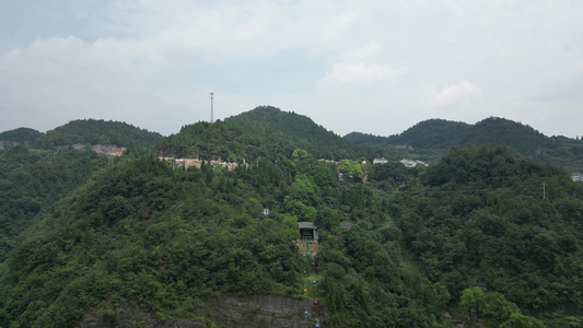  航拍高山森林山谷视频