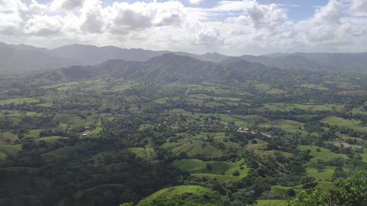 多米尼卡共和国的蒙塔纳红山全景视频