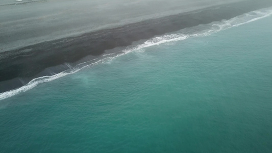 在海面和Kaikoura的陆地上观测空中喷雾视频