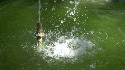 4公里水喷泉慢速运动强力喷水式喷水机视频