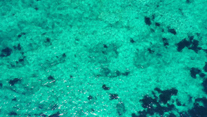 平静清澈的海水背景平静的海水背景完美清澈的蓝色绿松石26秒视频