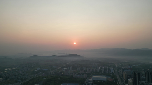 航拍清晨日出迷雾视频