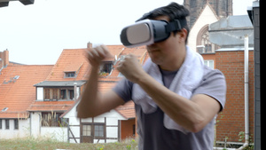 使用虚拟现实护目镜打男人拳29秒视频