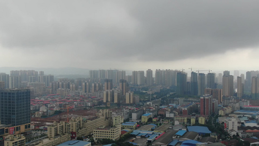 城市航拍乌云密布暴雨来临 视频