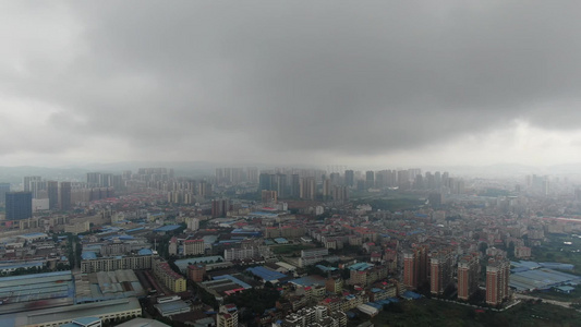 城市航拍乌云密布暴雨来临 视频