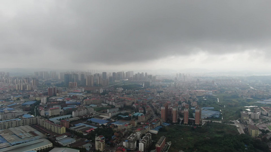 城市航拍乌云密布暴雨来临 视频