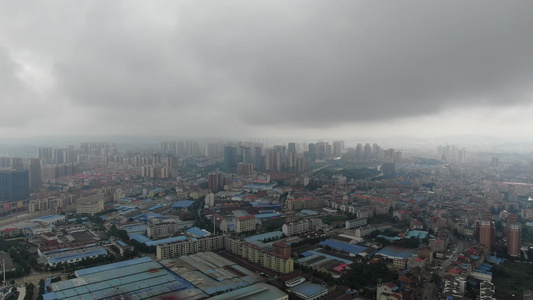 城市航拍乌云密布暴雨来临 视频