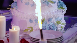 婚礼蛋糕在餐桌上7秒视频