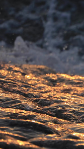 日出时的金色海浪艺术渲染视频