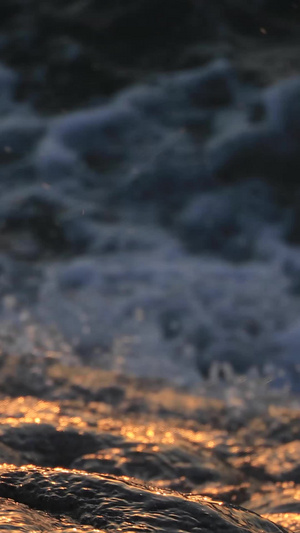日出时的金色海浪艺术渲染16秒视频