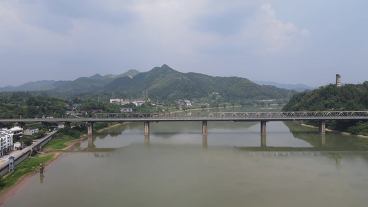 航拍跨江铁路公路桥交通视频