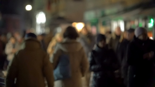 晚上街上的贩卖人口活动情况视频