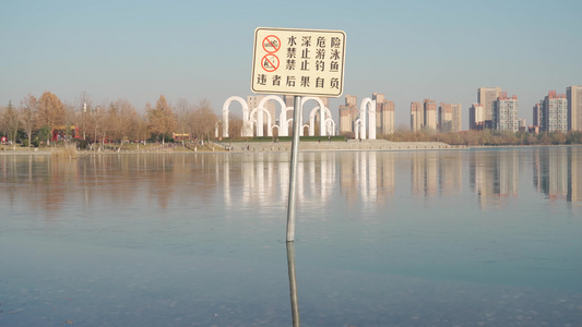 防溺水提示牌视频