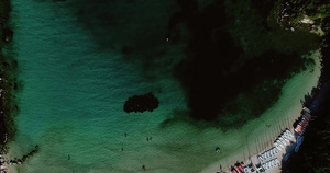 俯瞰沙拉基尼科海滩与鹦鹉海绿松石18秒视频
