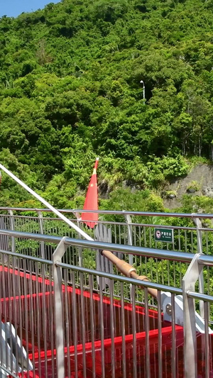 呀诺达景区的哇哎噜玻璃观景平台呀诺达雨林的网红玻璃桥14秒视频