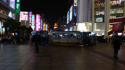 上海南京东路步行街铛铛车视频