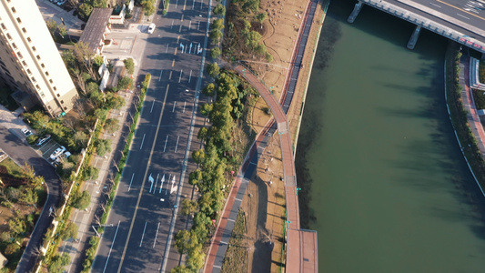 航拍社区道路绿化视频