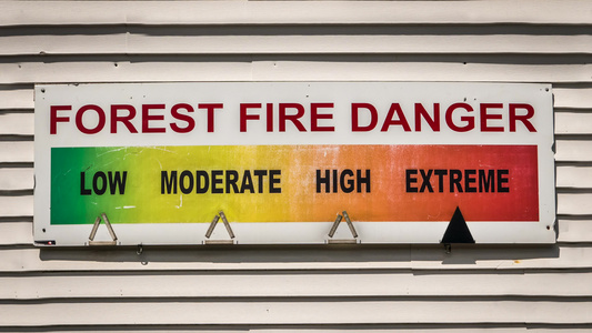 火灾森林危险警告标志视频