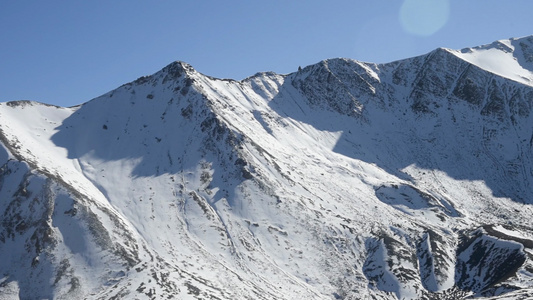 天山雪山冬季雪景视频