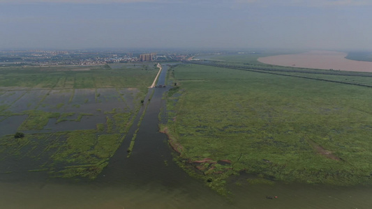 航拍湖泊湿地草原风光视频