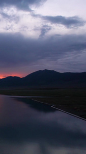 航拍5A景区赛里木湖壮观的日落景观风光视频自然风光视频