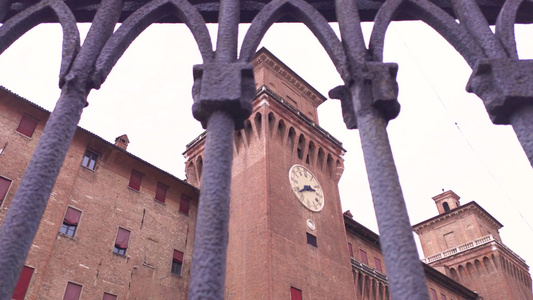 由古城门2过滤的Ferrara城堡视频