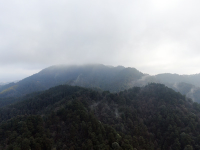 4K航拍雨后大山云雾移动延时视频