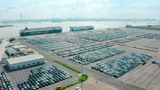 金融贸易运输的汽车货运码头视频