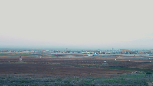 下午BenGurion国际机场的空中航向下午视频