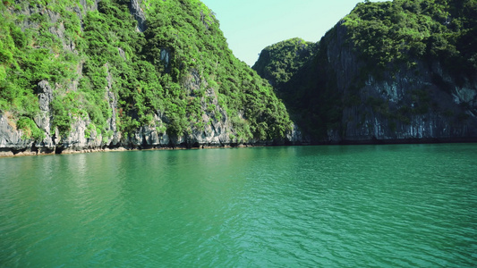 长海湾的哈龙湾挂起松软山洞穴港口视频