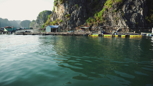 河长湾的漂浮渔村猫巴岛维特南视频