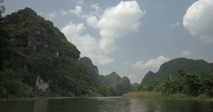 河流和绿色山脉的风景长江河南绿山14秒视频