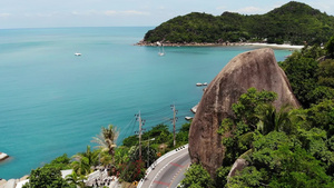 主要沥青路接近大象岩热带海滨的绿石海边位于泰国沙木岛23秒视频