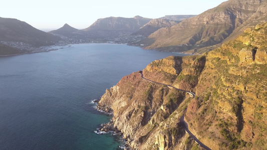 沿海公路飞速的空中航向视频