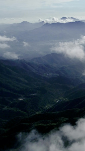 河源缺牙山云海中的风力发电机天空空镜视频