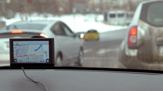 使用GPS设备在城市中轻松旅行视频