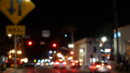 城市灯光雨夜的汽车温柔的公路黄昏的乌鸦视频
