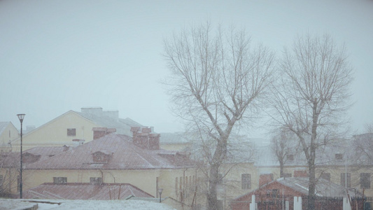 清晨寒潮来袭大雪天气视频