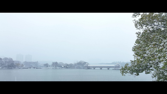 雪景长沙烈士公园年嘉湖古桥视频