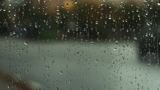 城市的雨季秋天天气视频