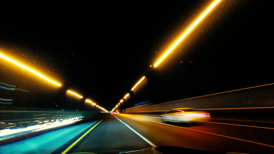 夜间驾驶时驾驶高速公路时间过长视频