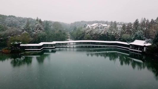 杭州西湖景区浴鹄湾霁虹桥雪景视频