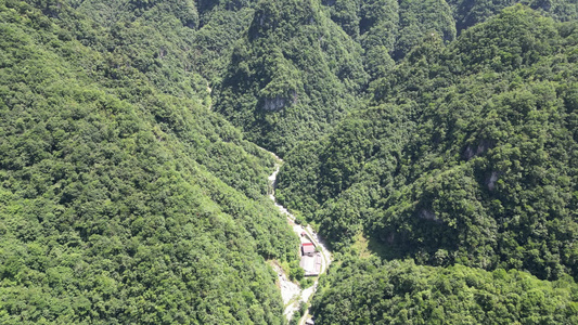 航拍大山山谷蓝天白云山川蜿蜒公里 视频