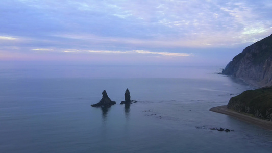 从上面查看大kekura两兄弟在海中央以青山为背景视频