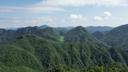 航拍大山山谷蓝天白云山川蜿蜒公里 视频