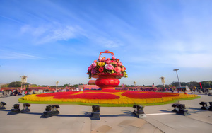 北京天安门广场花篮雕塑4秒视频