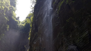 4K实拍山谷流水10秒视频